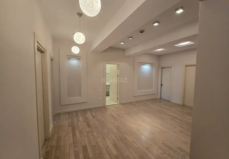 200 m² Obyekt / Ofis Satılır, Yasamal, Bakı