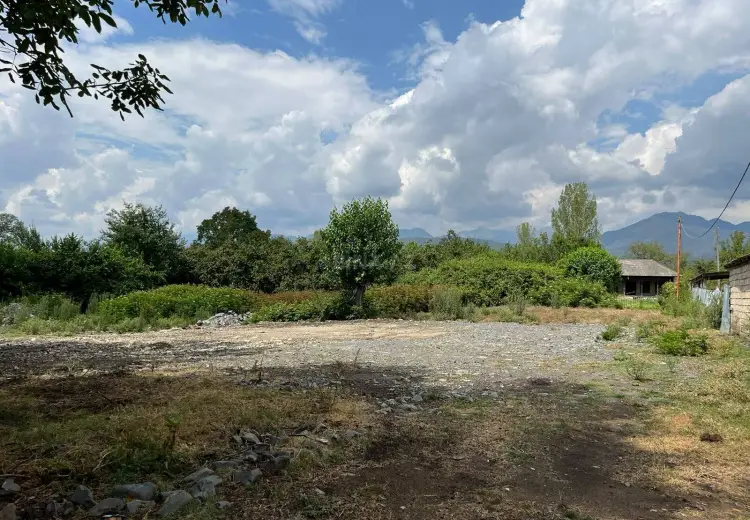 6 sot Torpaq Satılır, Qəbələ
