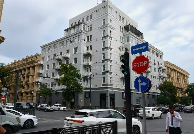 4 otaqlı mənzil Satılır, Sahil qəs., Səbail, Bakı