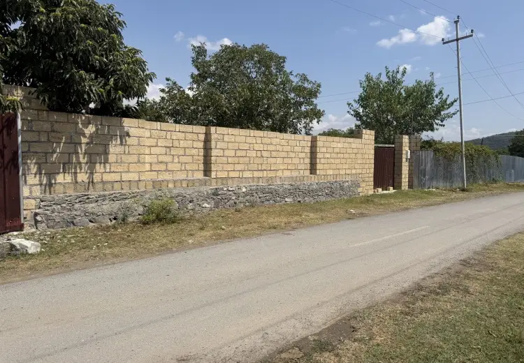 3 sot Torpaq Satılır, Qəbələ