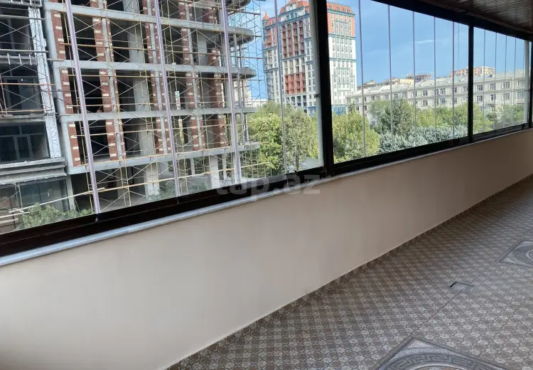 4 otaqlı mənzil , Bakı