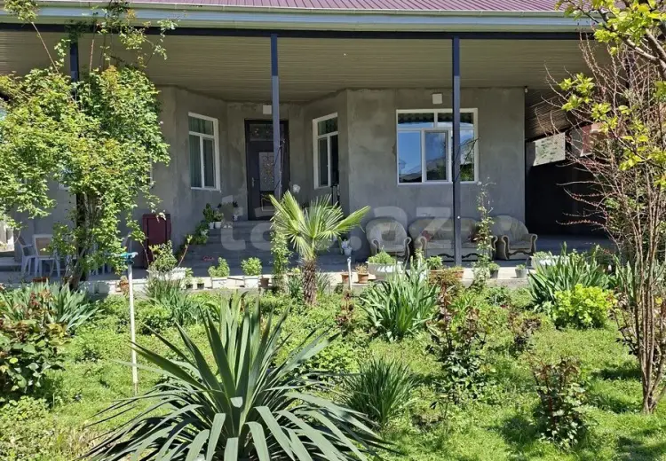 4 otaqlı mənzil , Şəki