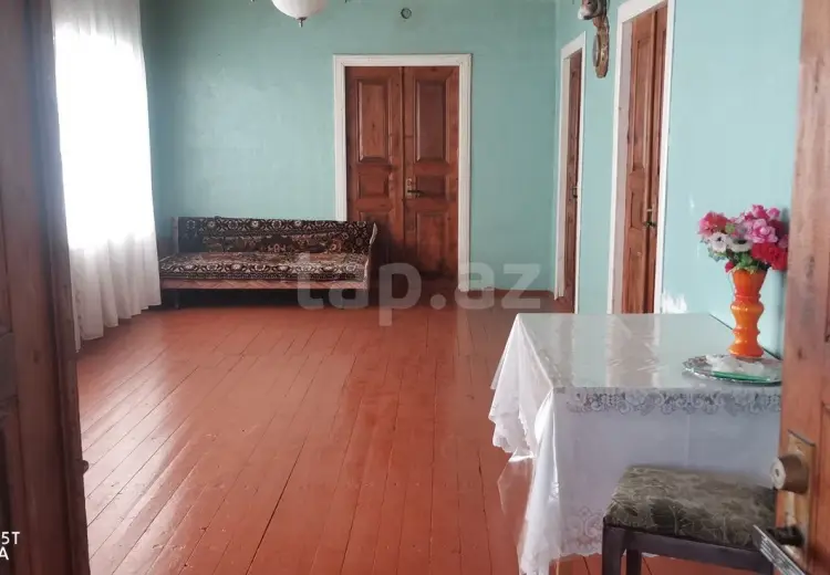 8 otaqlı mənzil , Quba