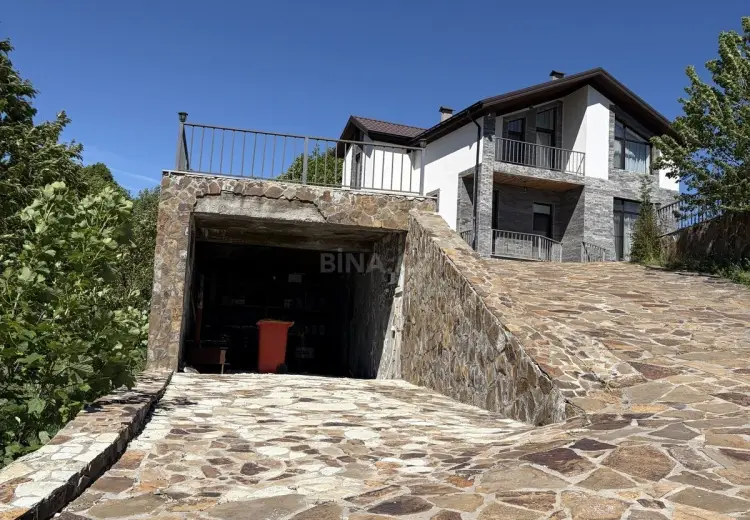 5 otaqlı mənzil Satılır, Şamaxı