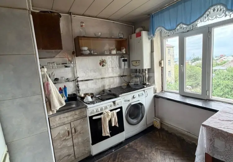 3 otaqlı mənzil , Şəki