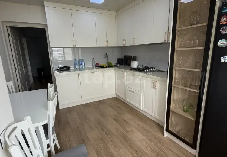 4 otaqlı mənzil , Bakı