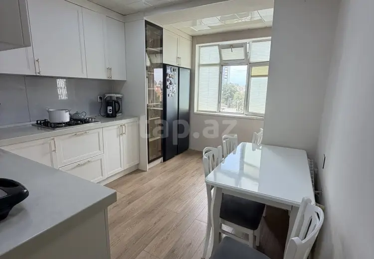 4 otaqlı mənzil , Bakı