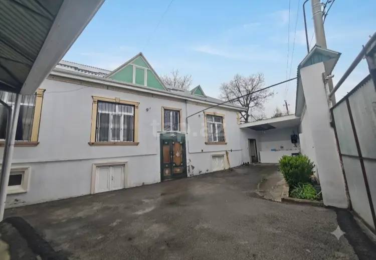 9 otaqlı mənzil , Oğuz