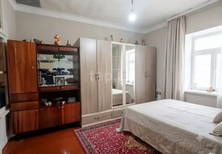 9 otaqlı mənzil , Oğuz