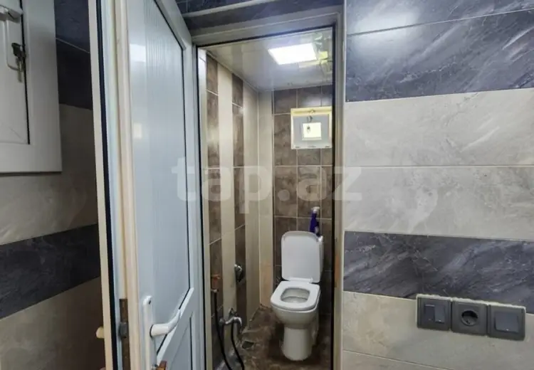 9 otaqlı mənzil , Oğuz