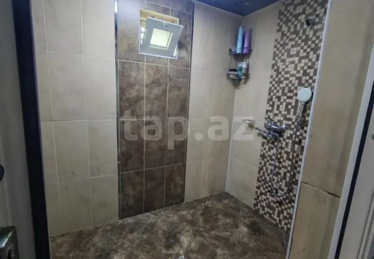 9 otaqlı mənzil , Oğuz