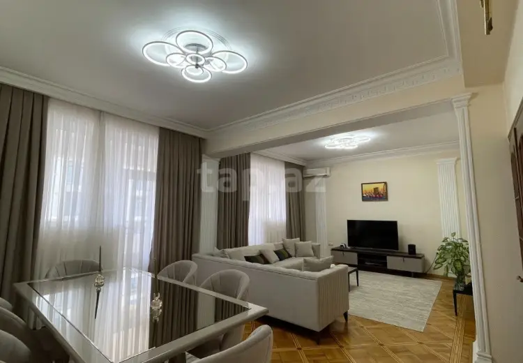 8 otaqlı mənzil , Bakı