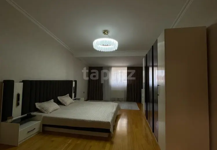8 otaqlı mənzil , Bakı