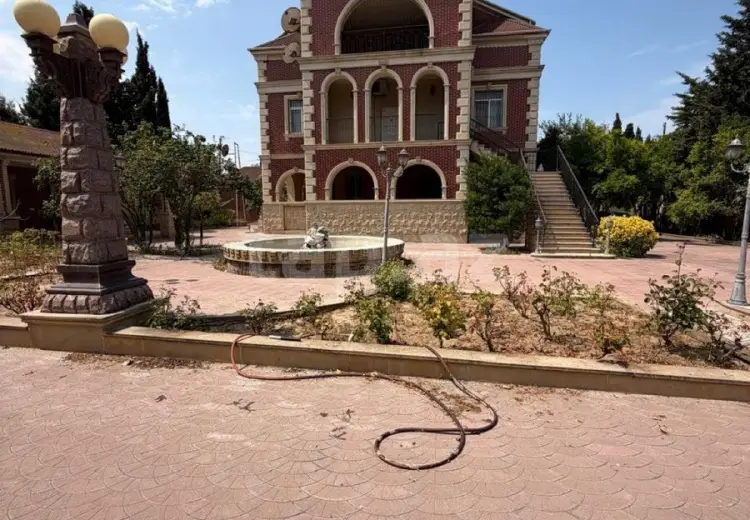 10 otaqlı mənzil , Bakı