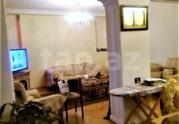 8 otaqlı mənzil , Bakı