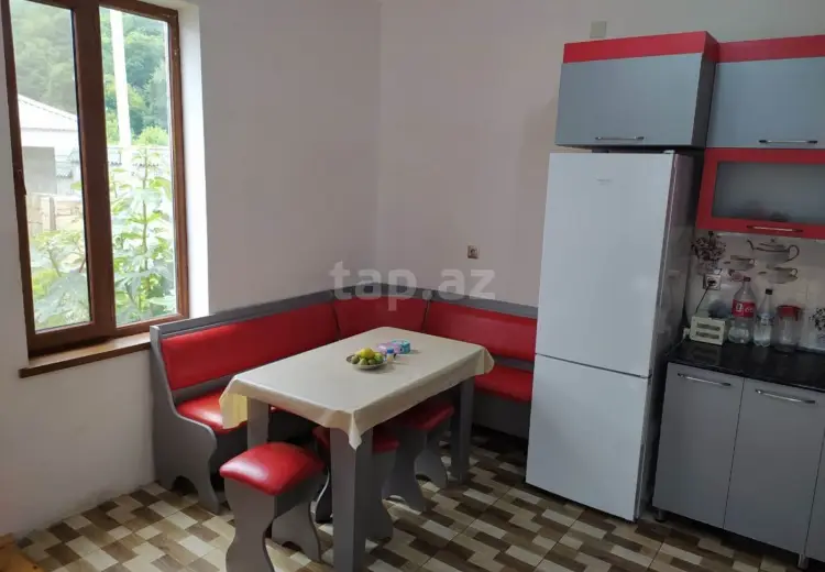3 otaqlı mənzil Kirayə (günlük), Qax
