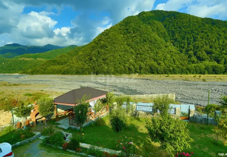 4 otaqlı mənzil Kirayə (günlük), Qax