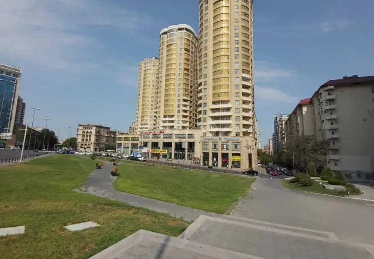 4 otaqlı mənzil , Bakı