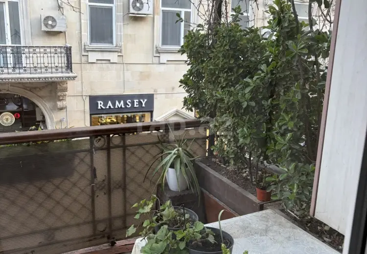 400 AZN - 2 otaqlı mənzil Kirayə (aylıq), İçəri şəhər, Səbail, Bakı