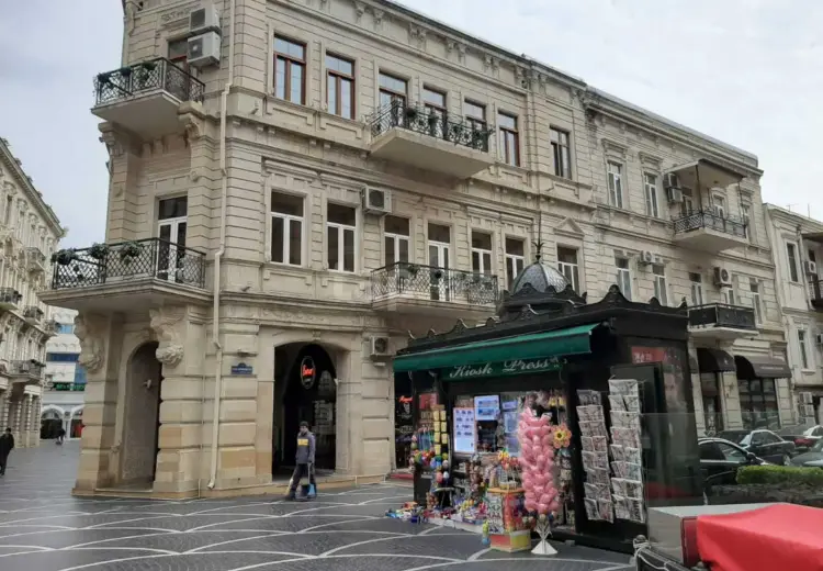 3 otaqlı mənzil , Səbail, Bakı