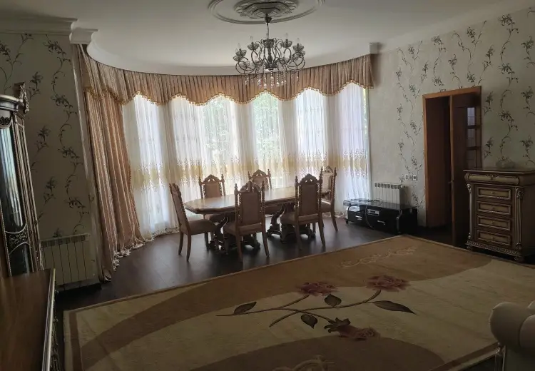 6 otaqlı mənzil Satılır, Quba