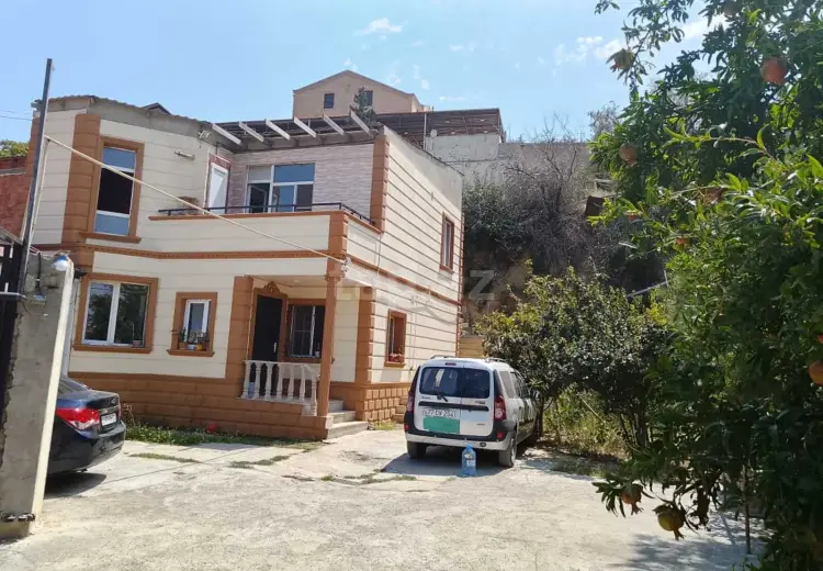 8 otaqlı mənzil , Bakı