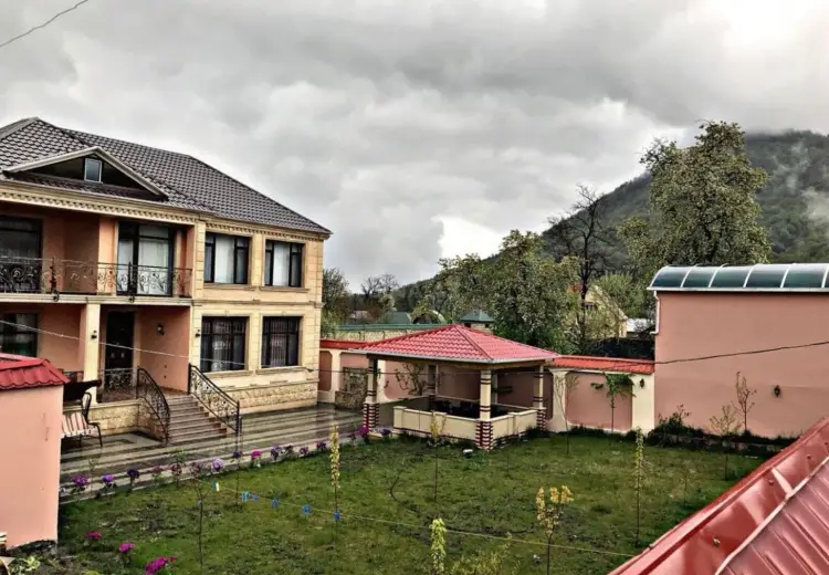 5 otaqlı mənzil Satılır, Qəbələ
