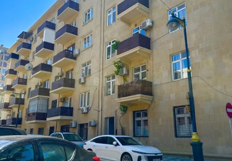 32 m² Obyekt / Ofis Satılır, Yasamal, Bakı