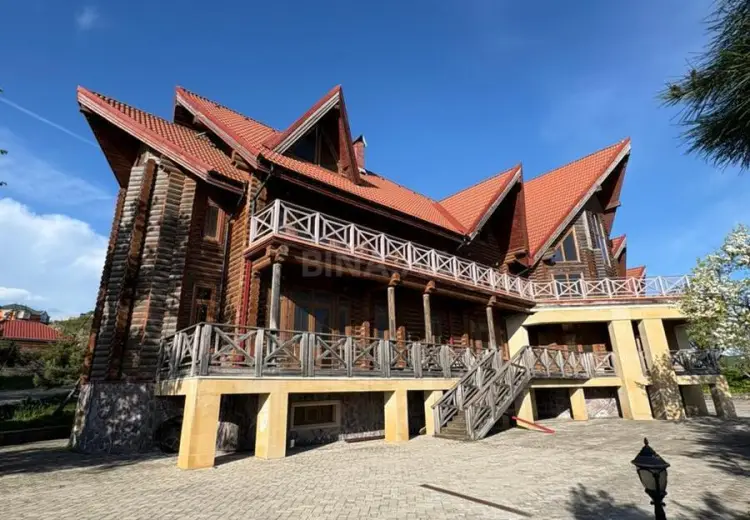 12 otaqlı mənzil Satılır, Şamaxı