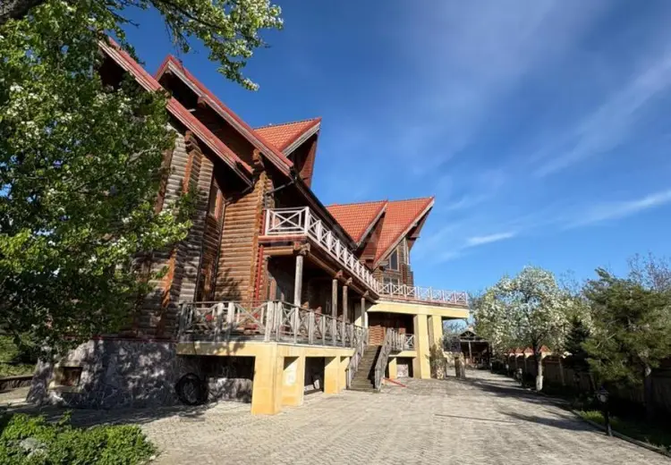 12 otaqlı mənzil Satılır, Şamaxı