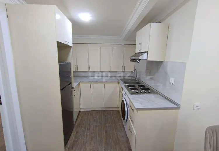 900 AZN - 4 otaqlı mənzil Kirayə (aylıq), Bakı