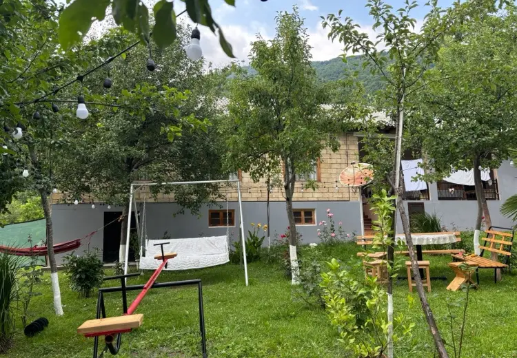 5 otaqlı mənzil Kirayə (günlük), Qax