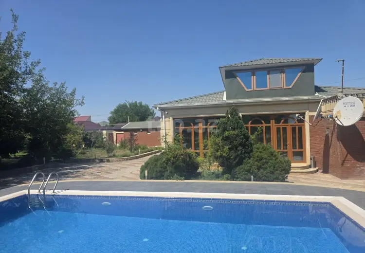 8 otaqlı mənzil , Bakı