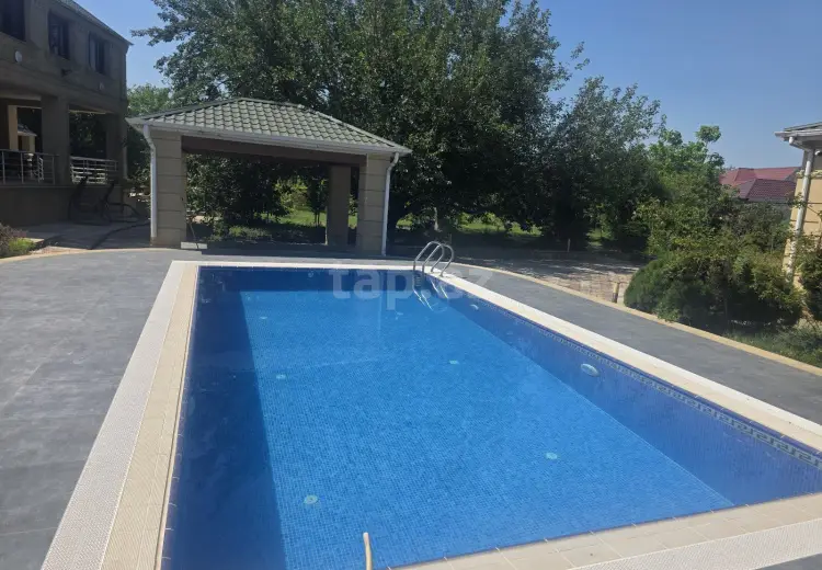 8 otaqlı mənzil , Bakı