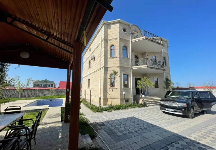 8 otaqlı mənzil Satılır, Qəbələ
