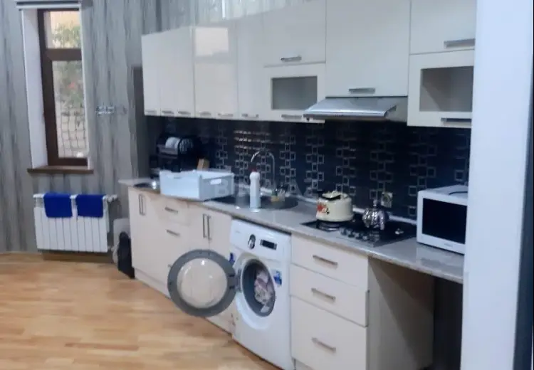 8 otaqlı mənzil Satılır, Qəbələ
