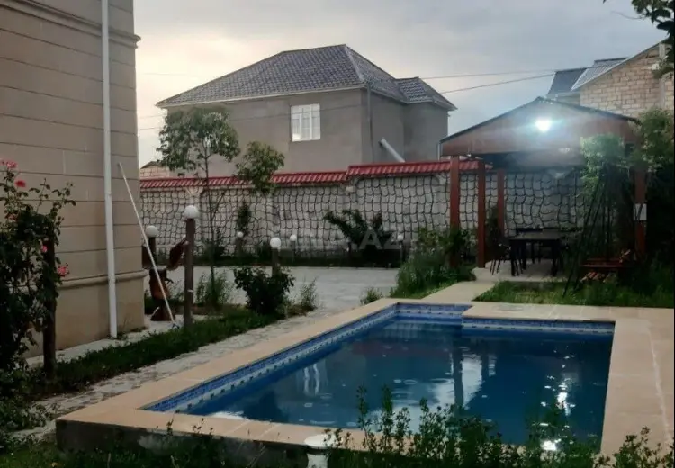 8 otaqlı mənzil Satılır, Qəbələ