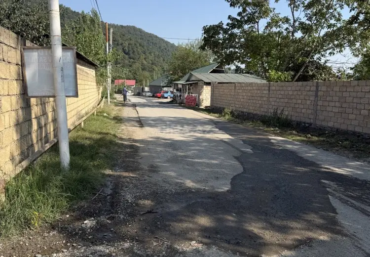 5 sot Torpaq Satılır, Qəbələ