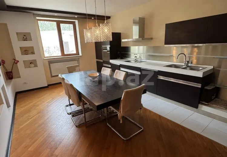9 otaqlı mənzil , Bakı