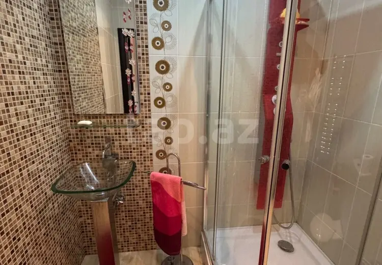 9 otaqlı mənzil , Bakı