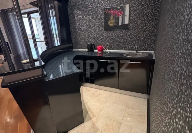 9 otaqlı mənzil , Bakı