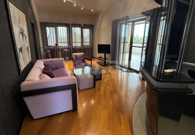 9 otaqlı mənzil , Bakı