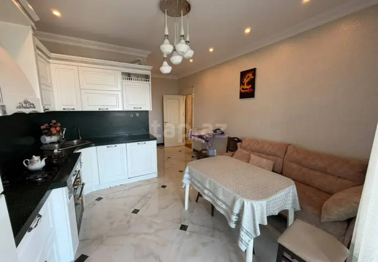 6 otaqlı mənzil , Bakı