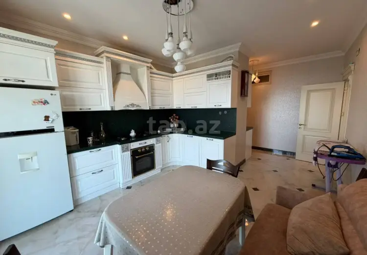 6 otaqlı mənzil , Bakı