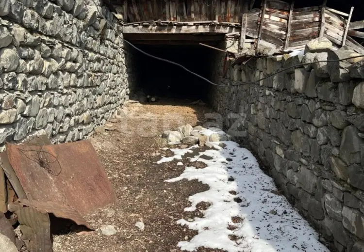 4 otaqlı mənzil , Şəki