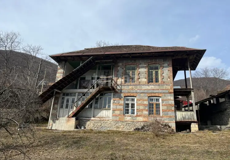 4 otaqlı mənzil , Şəki