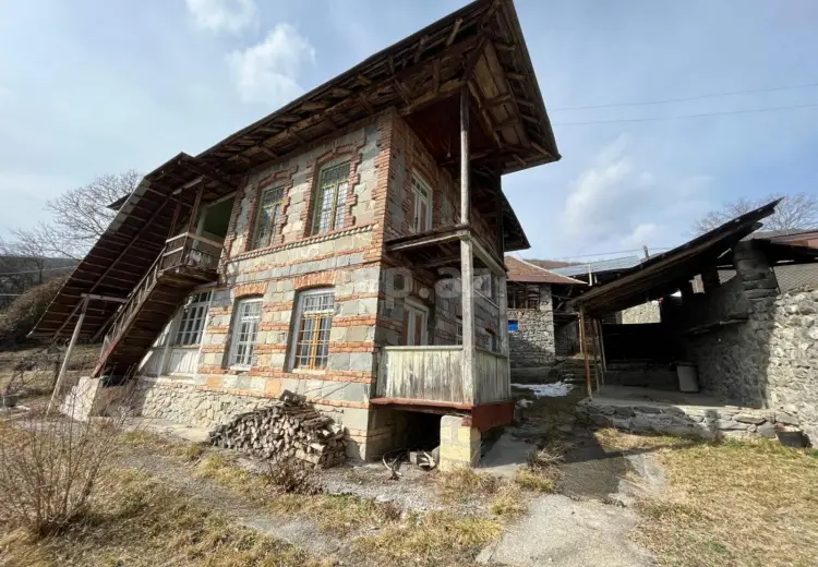 4 otaqlı mənzil , Şəki