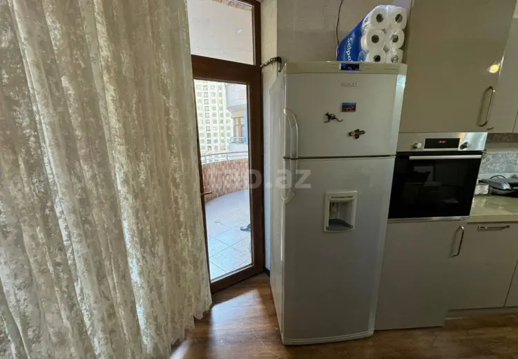 4 otaqlı mənzil , Bakı