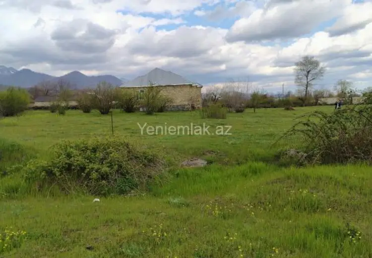 5 sot Torpaq Satılır, Qəbələ