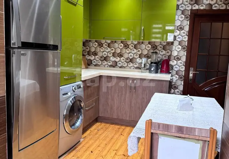 4 otaqlı mənzil , Bakı
